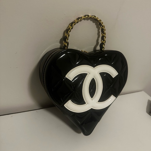 ๐๐ปSOLD๐๐ป Chanel Heart Bag - Picture 2 of 12